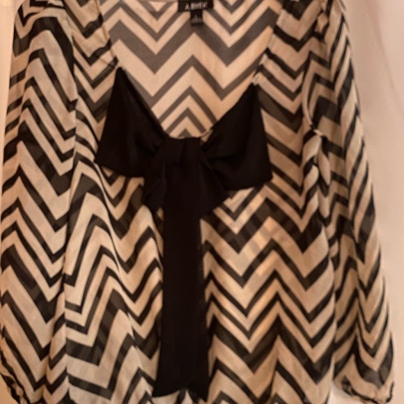 A. Byer Tops - A. Byer Black and White Chevron Women's Top Sz Large